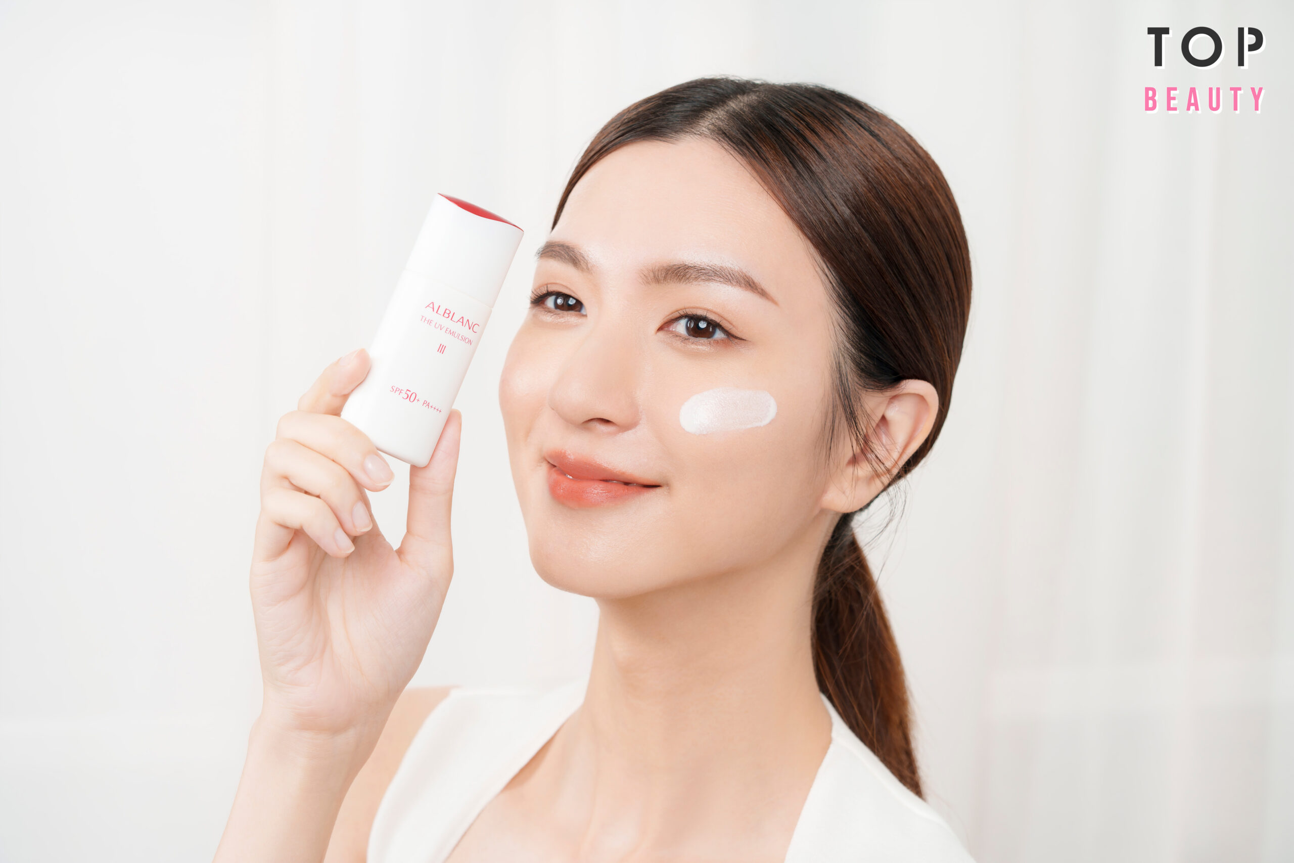 ALBLANC潤白美肌防曬乳液The UV Emulsion是SOFINA最頂級的防曬,1支實現防曬、美白、保濕及促進血液循環。