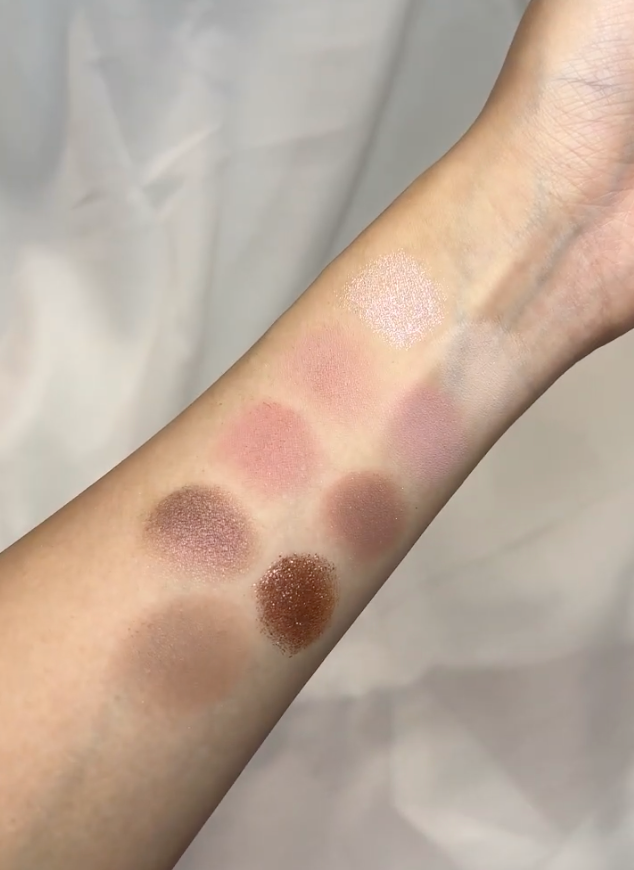 顯色度:顯色度高,配色清透,冷色調打造夏日清涼感。