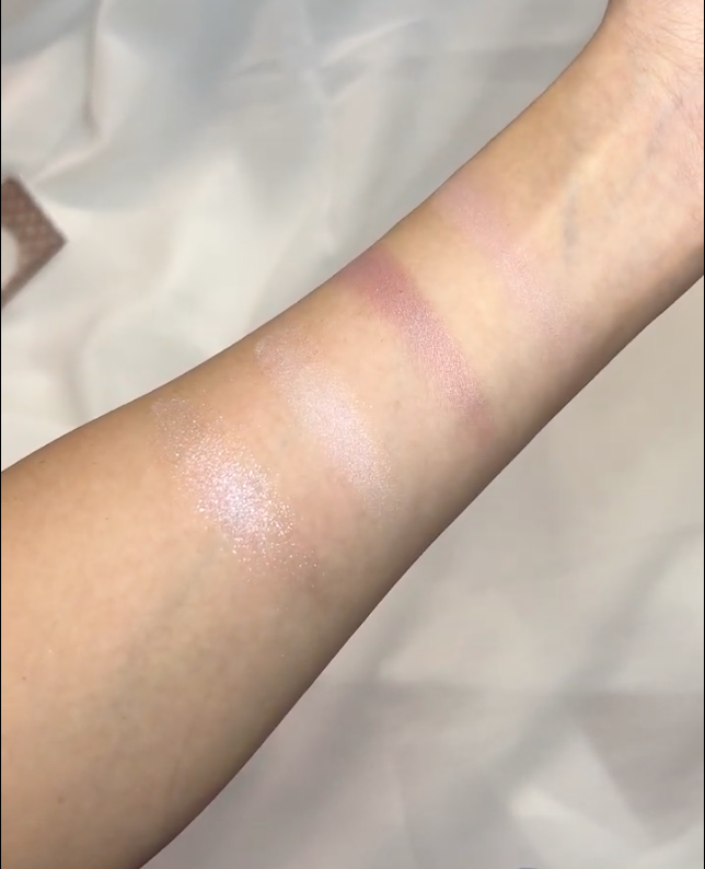 顯色度:顯色度較低,比較中性的色調,適合日常妝。