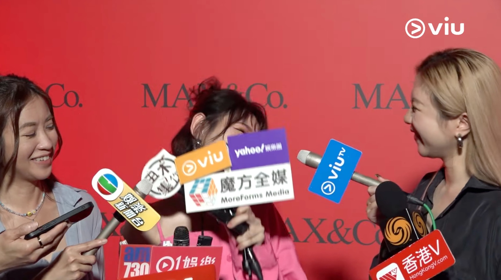 林明禎忍不住拿起咪牌遮面，笑問︰「不是要手下留情嗎？」