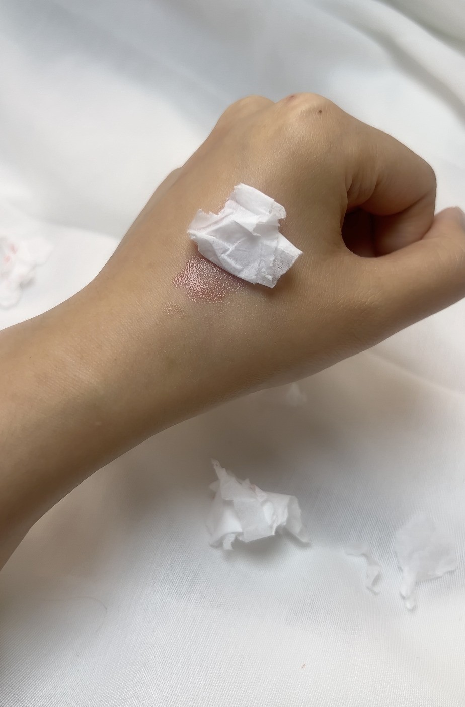 黏笠度最高，殘餘兩條紙碎。