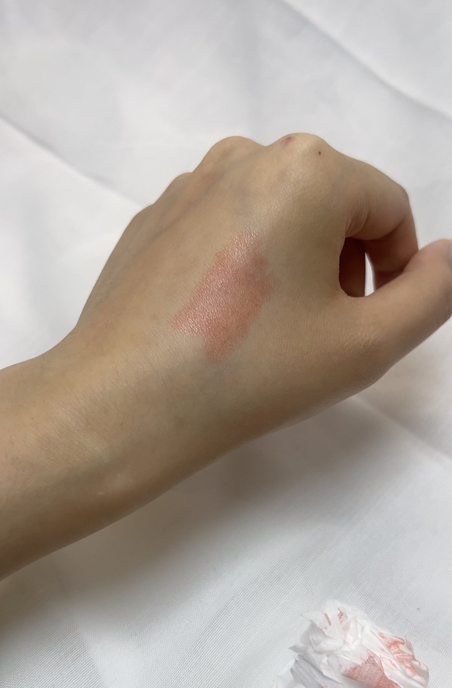 黏笠度低，但紙碎帶走大部分顏色。