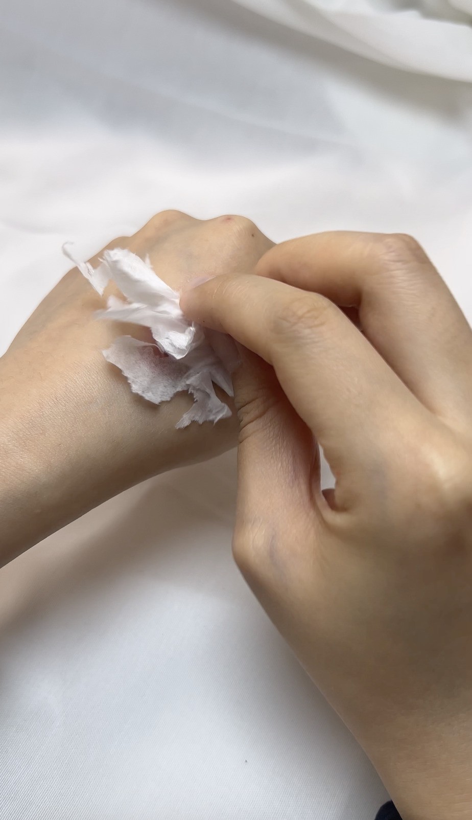 用紙碎來測試黏笠度。