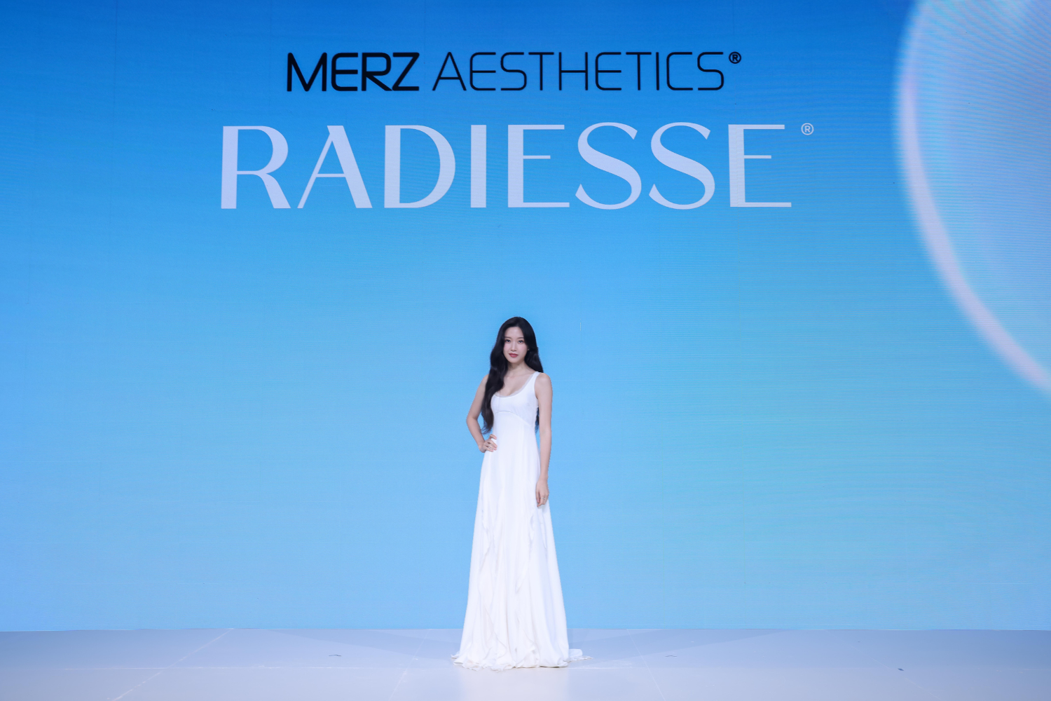 女神文佳煐是Radiesse®亞太區首位代言人！品牌表示文佳煐的加入標誌著全新的時代，為年輕女性帶來正面的醫美護膚理念。