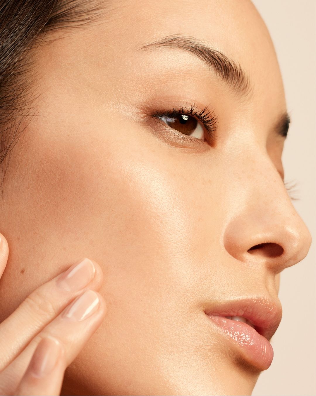  年輕緊緻的肌膚有助提升女性自信與魅力。