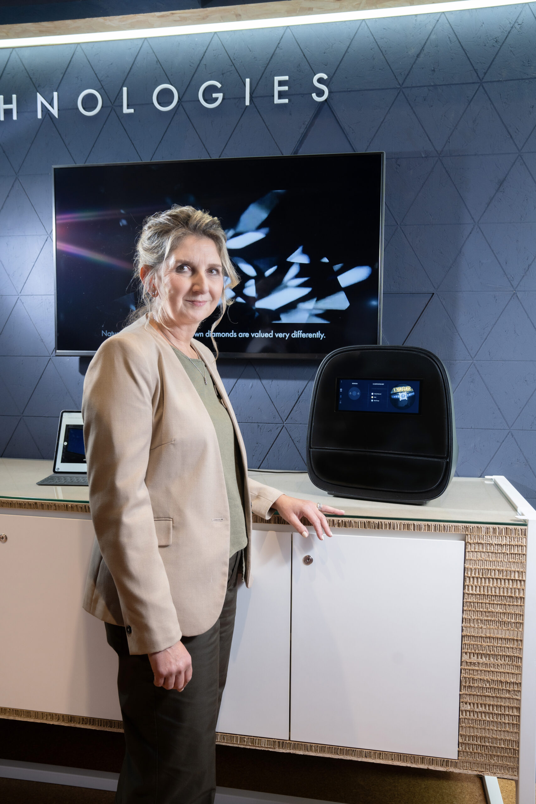 鑽石專家Samantha Sibley。