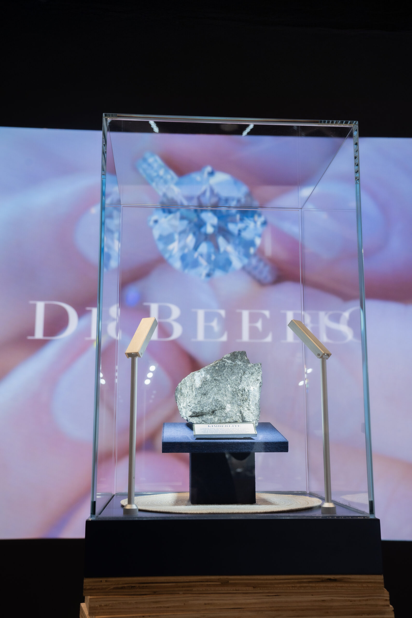 蘊含珍稀原鑽的金伯利岩。