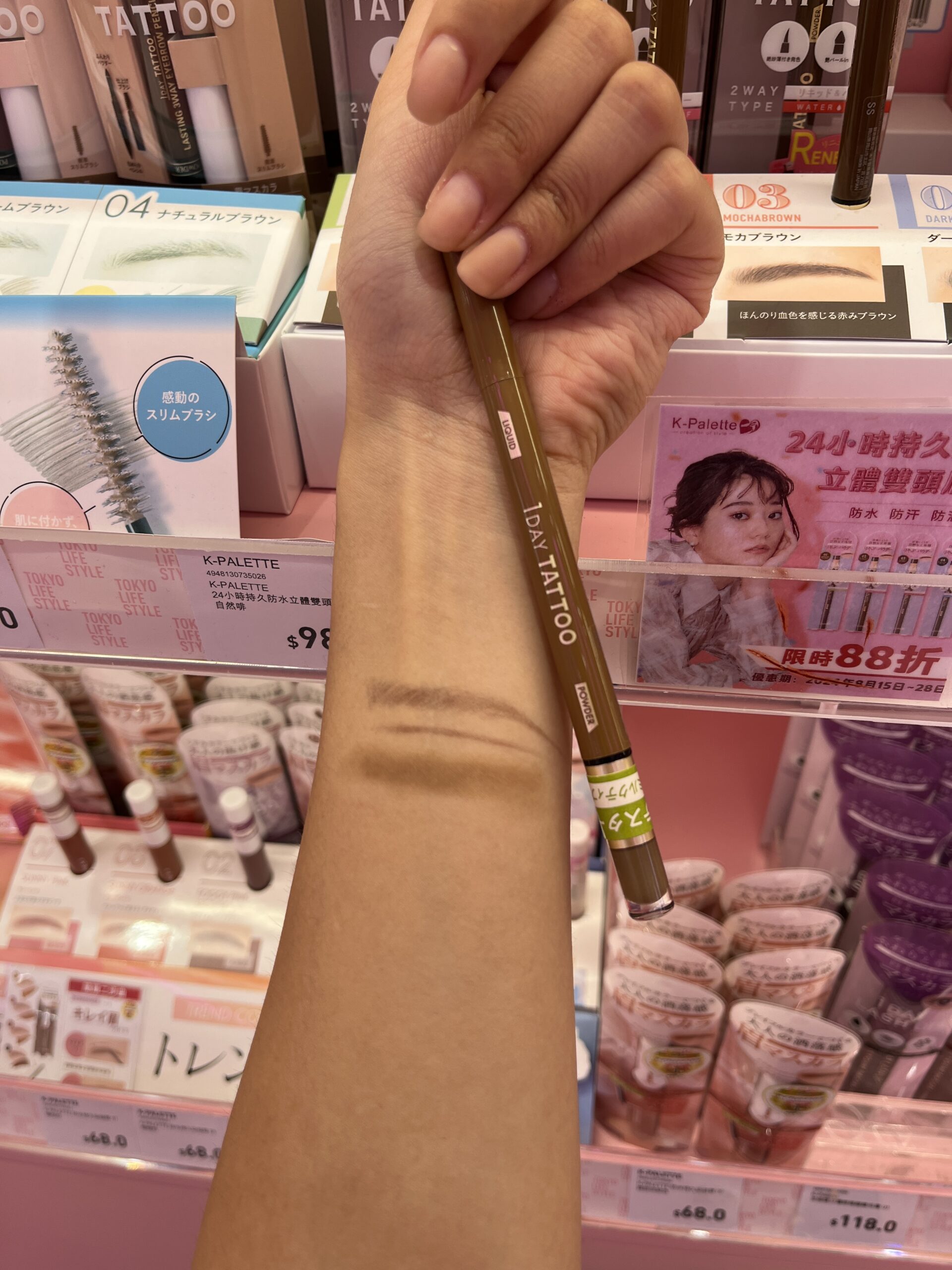 簡單幾步打造自然豐盈眉妝。