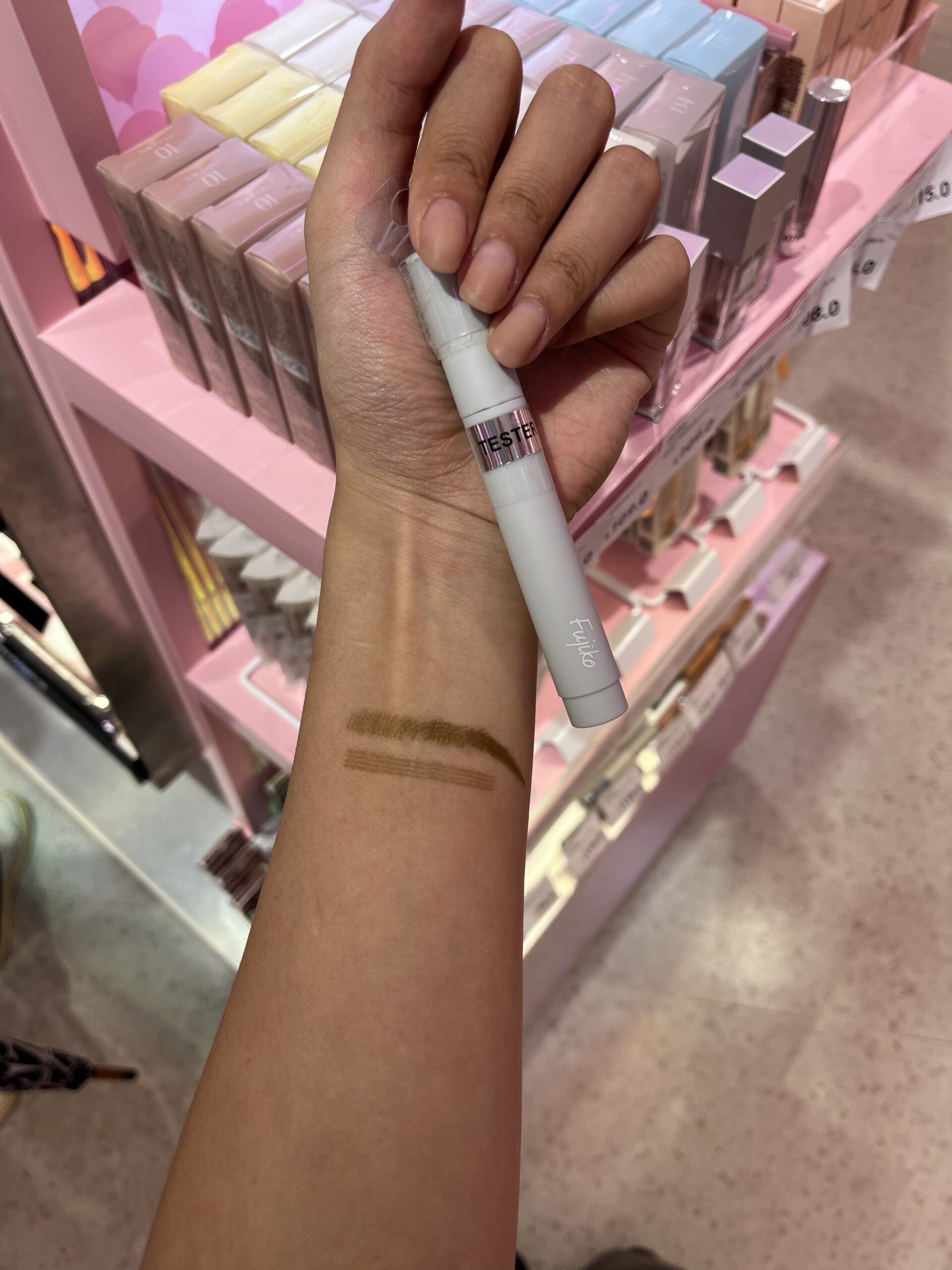 上班族數筆就能畫出自然毛流感眉妝。