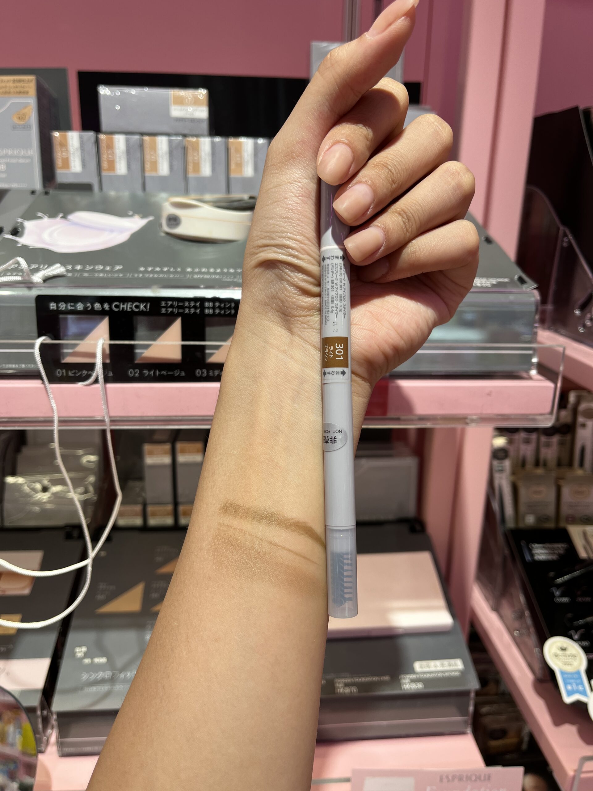 色調自然打造蓬鬆豐盈感。