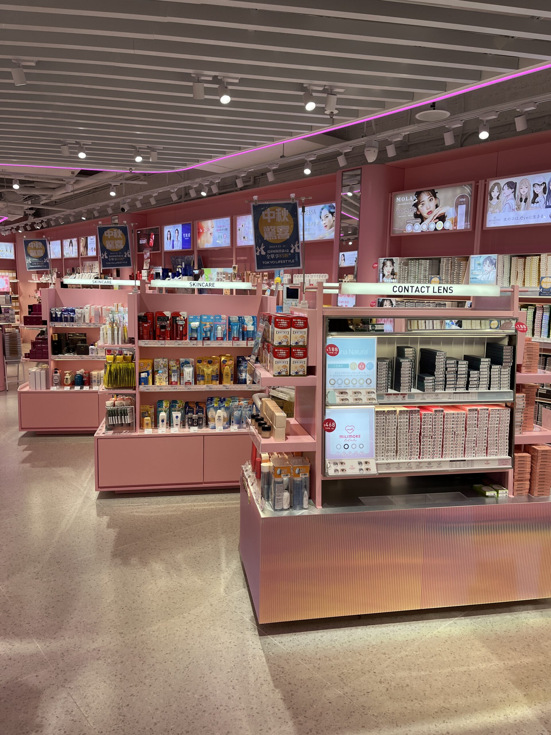 Tokyo Lifestyle整個空間都充滿着粉紅色。