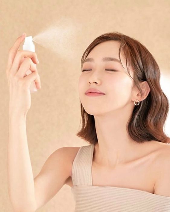 隨身攜帶保濕噴霧。