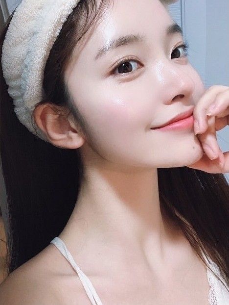 12杯水精華素極速補水，讓肌膚像飲包12杯水一樣。