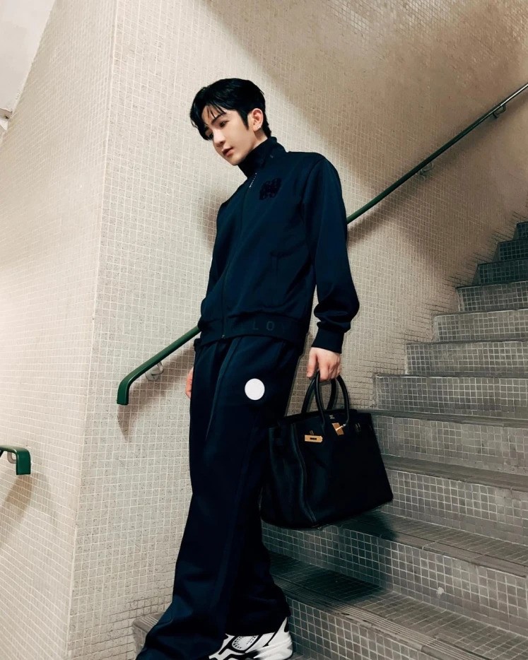 Anson Lo 豪入了售價約10萬的 Hermès Birkin。