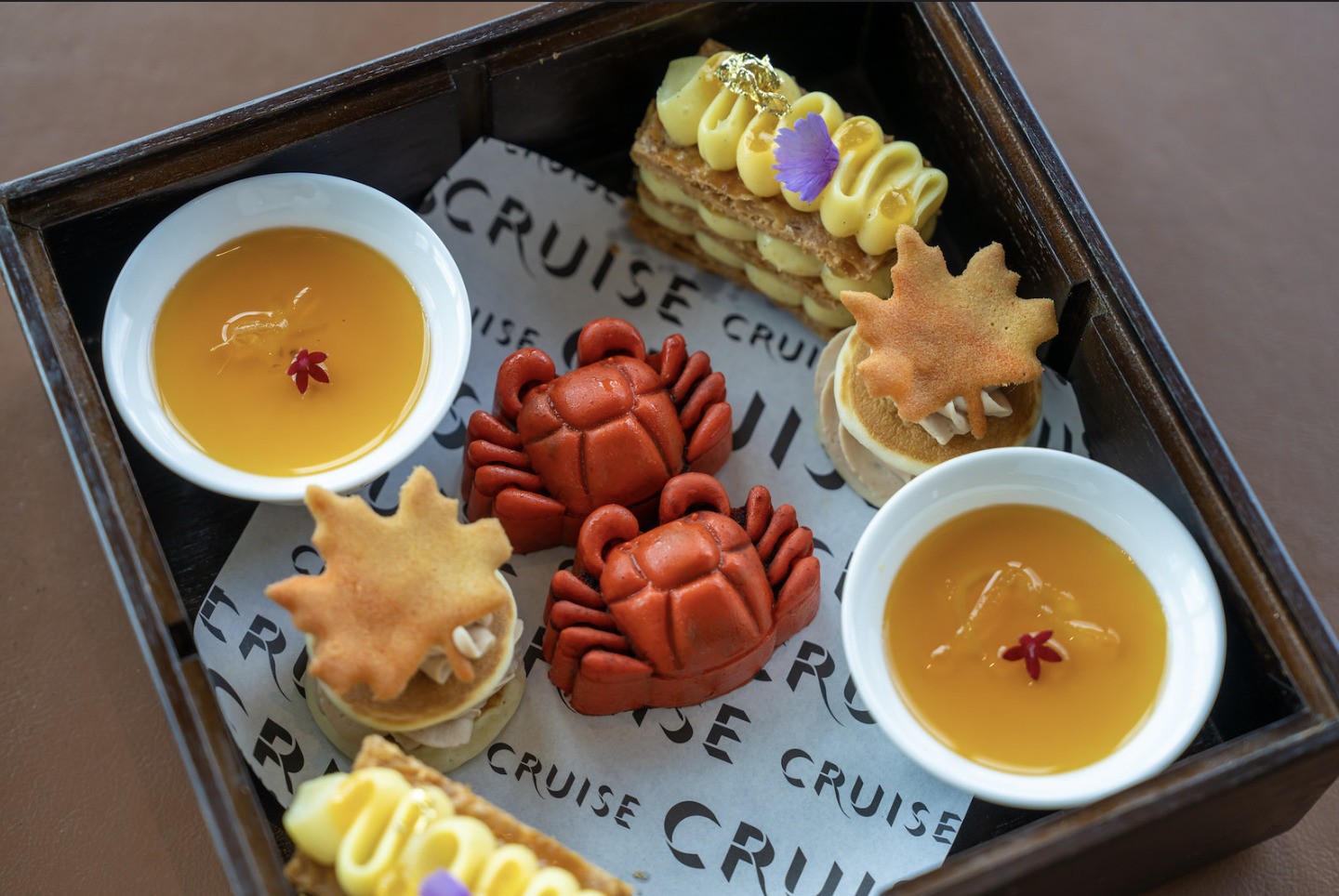 大閘蟹蟹粉小籠包。