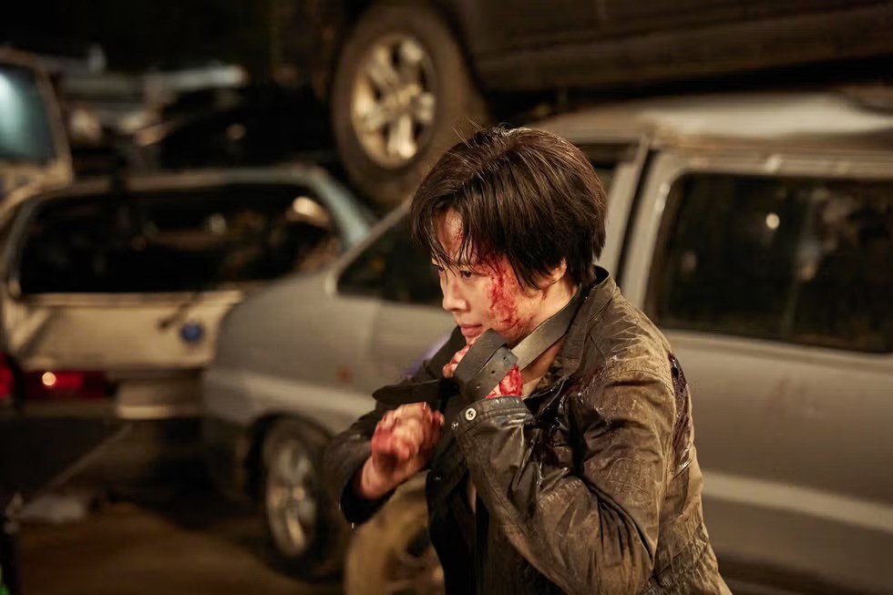 金聖喆接替劉亞仁演出新興宗教「新真理會」的首領「鄭晉守」