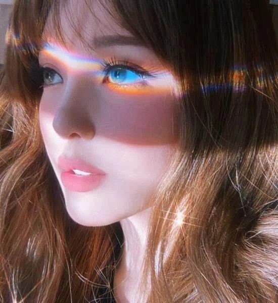 近期流行「漫畫少女」妝容。