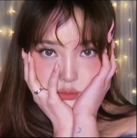 化完之後瞬間靚到像公仔一樣，而且整個人變得年輕了。