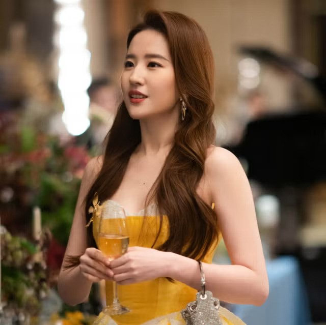 劇情講述黃亦玫（劉亦菲 飾）從初戀到結婚、離婚。