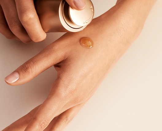  [水+油] 雙精華配方～與肌膚完美契合。 