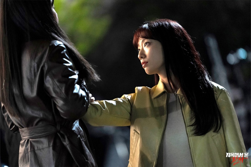 朴信惠在劇中將十惡不赦的的犯人帶回地獄。