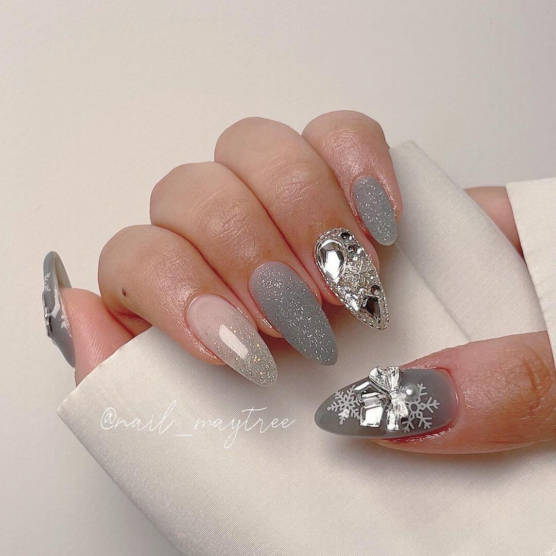 華麗水鑽美甲。