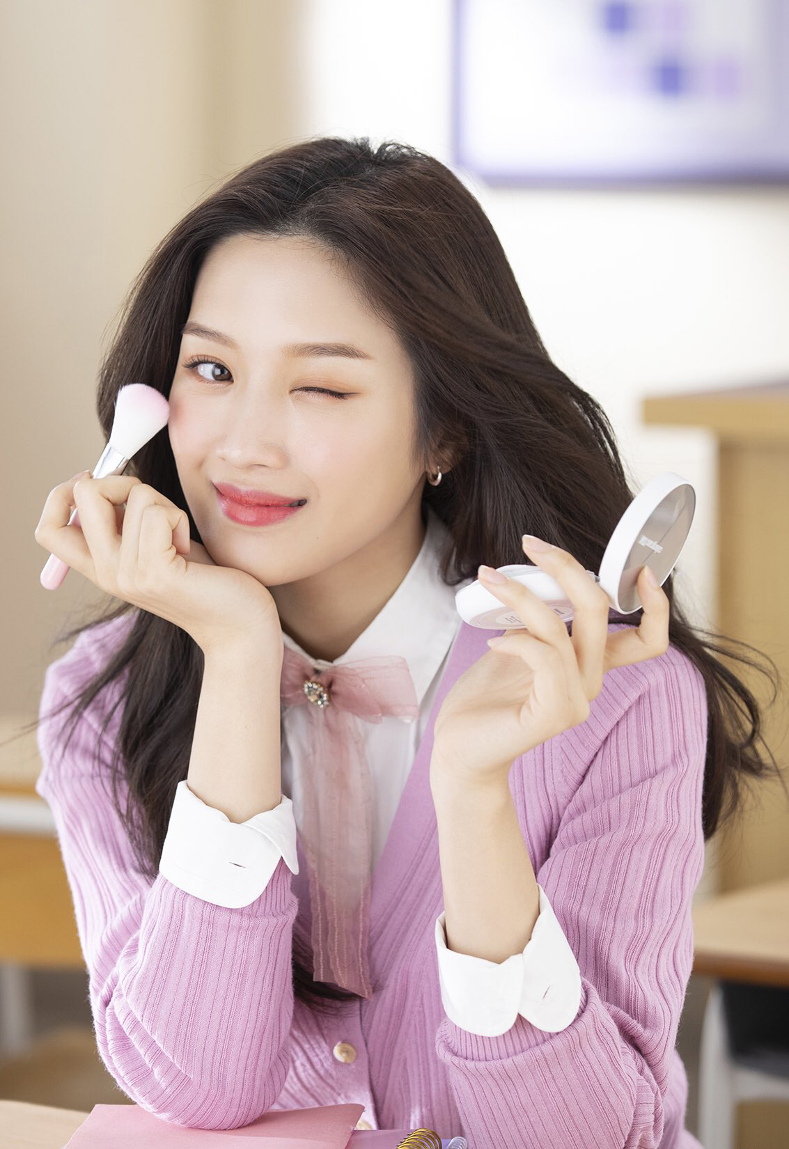 韓國化妝師親授浮粉急救補妝方法，OL一定要學起來，讓你還原靚靚無瑕底妝。