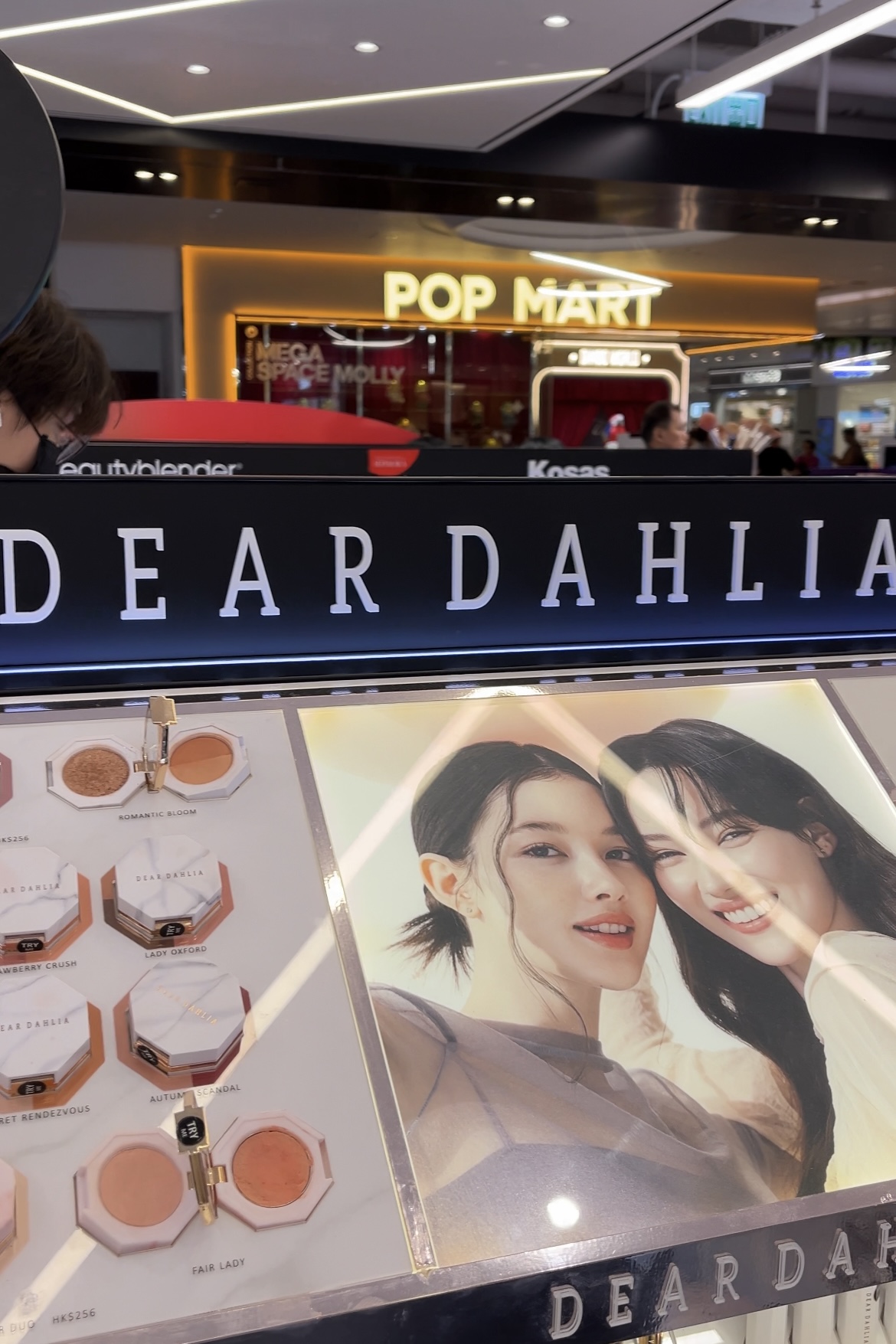 氣質滿滿的雲石紋和玫瑰金色的搭配。