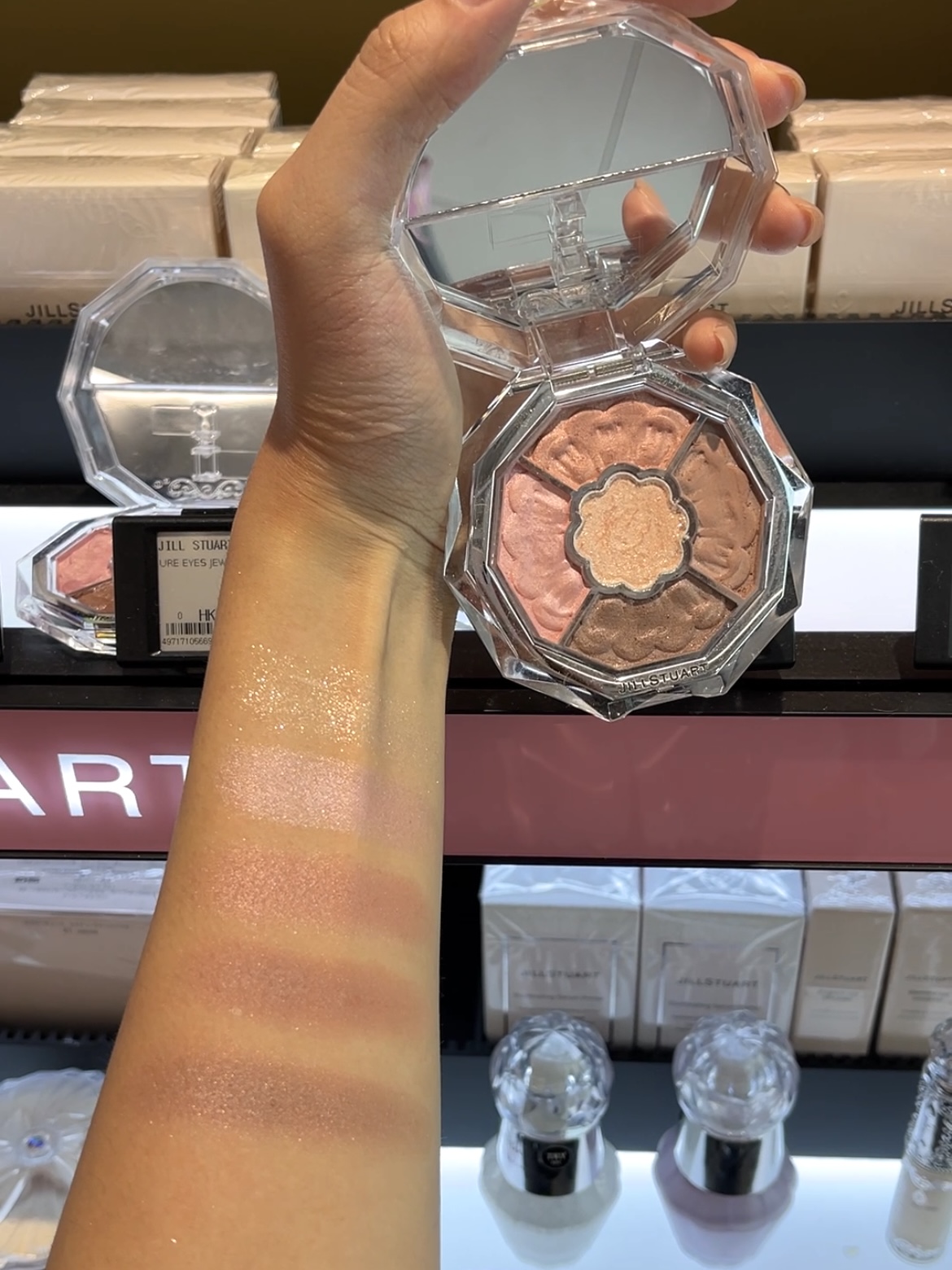 花朵的圖案每天都充滿儀式感。