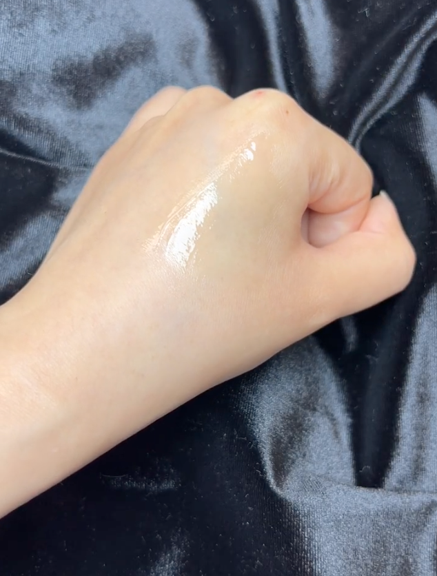 質地：滋潤度中等，改善乾裂。