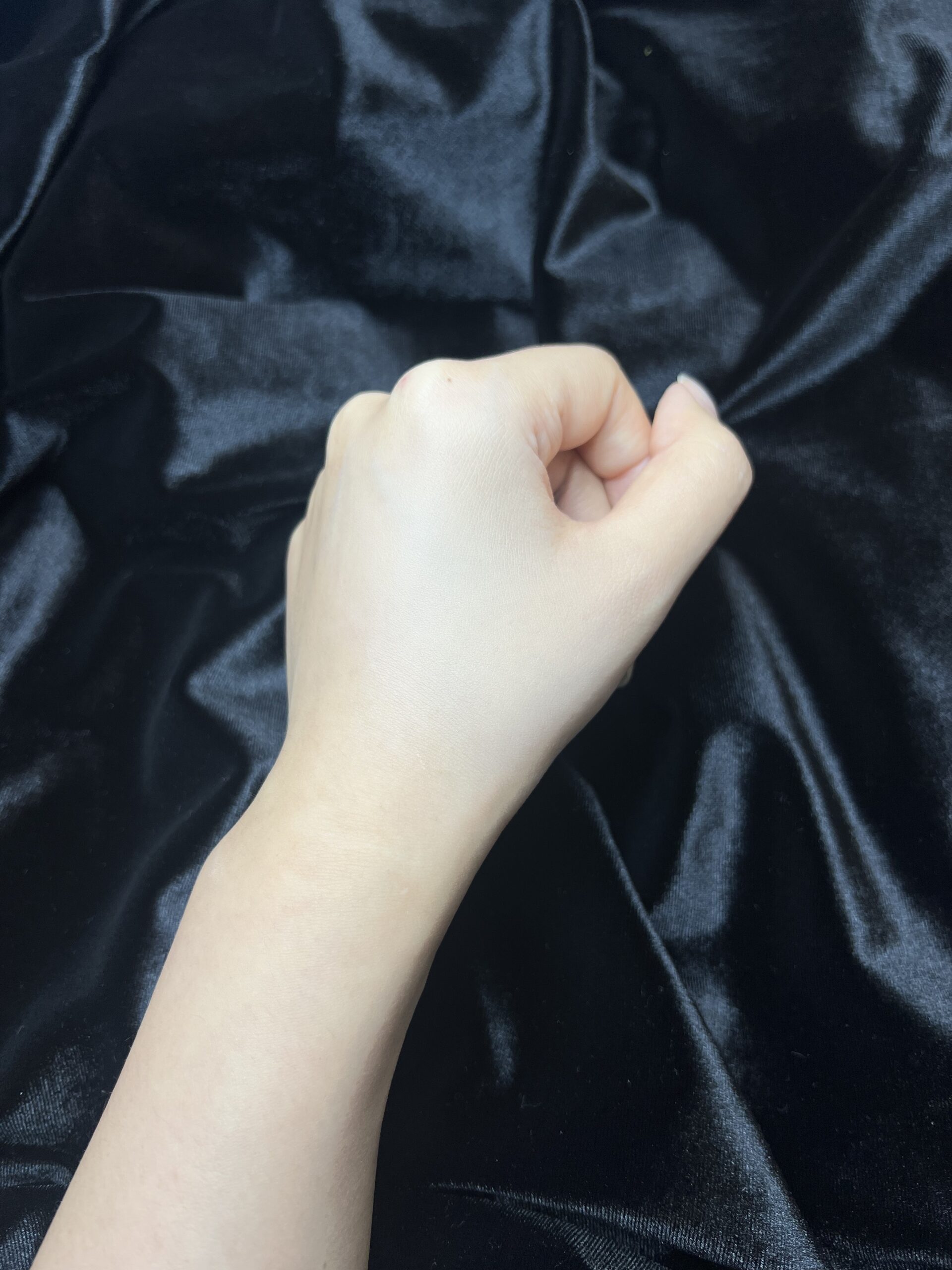 上妝效果：妝感最透薄服貼。