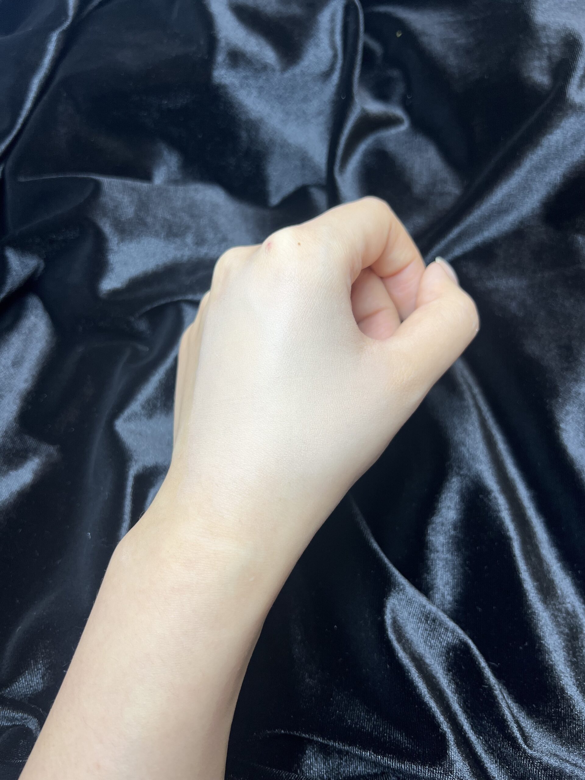 上妝效果：妝感光澤度高。