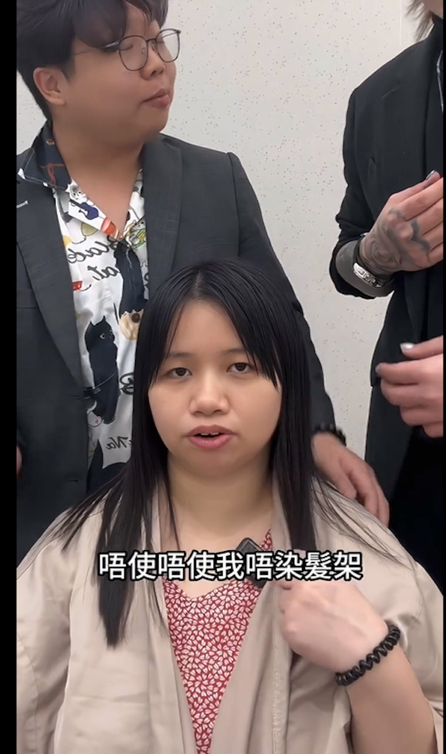 Baby face要求髮型師幫阿儀染粉紅色頭髮，不過阿儀就立即拒絕。