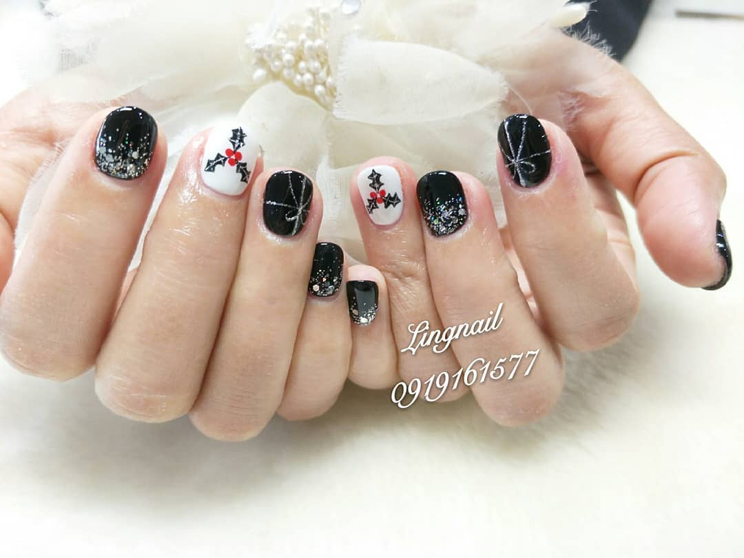 黑色型格聖誕。