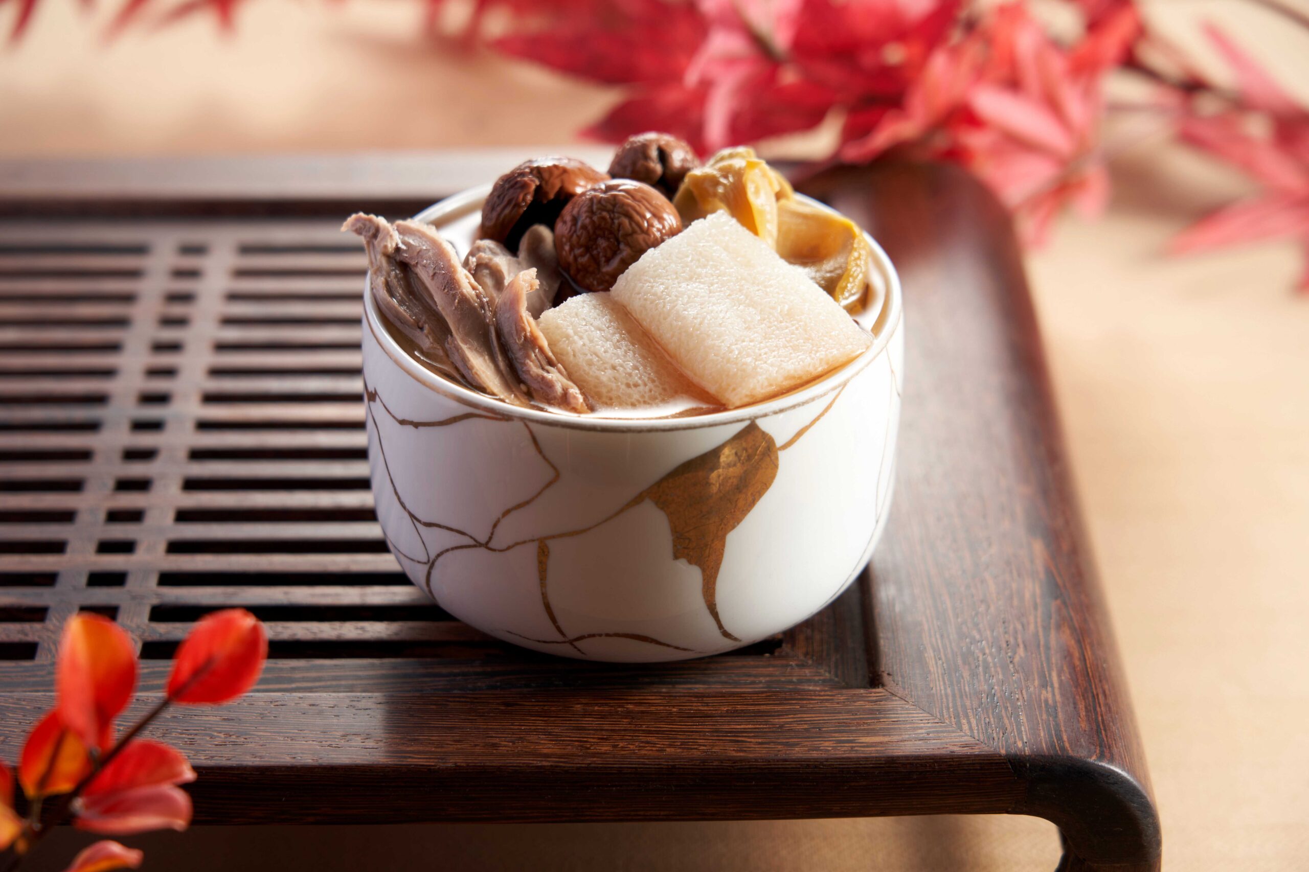 羊肚菌竹笙燉響螺。