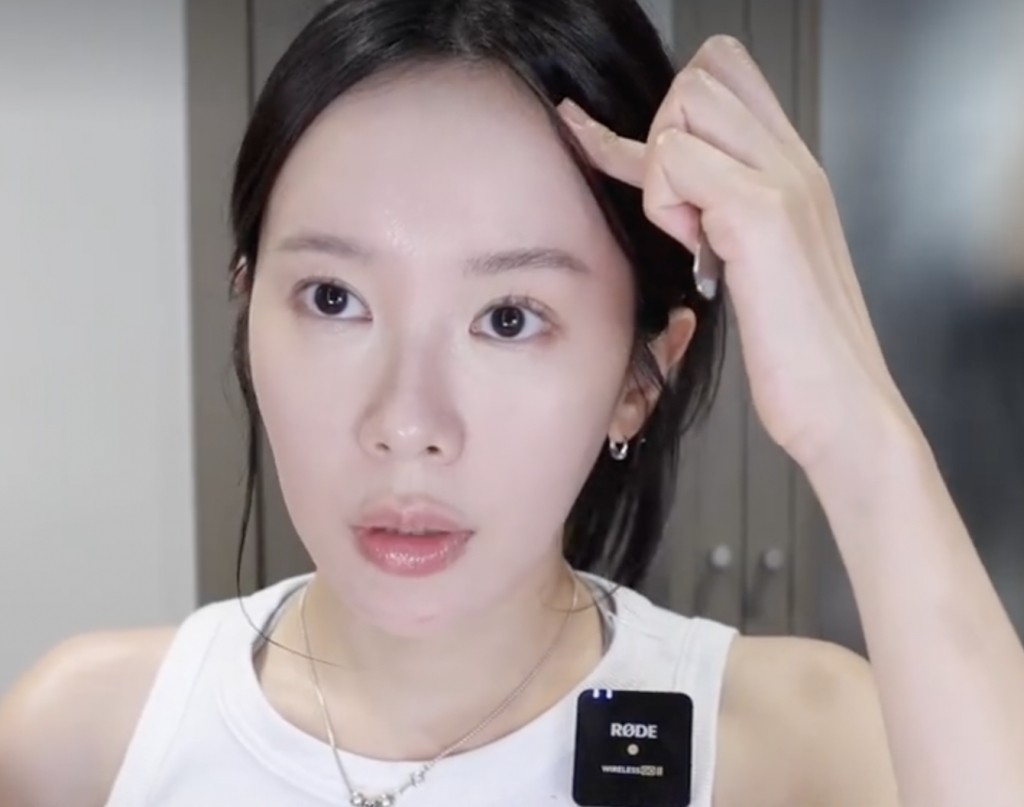 瘦臉妝容秘訣:畫出高挑眉。