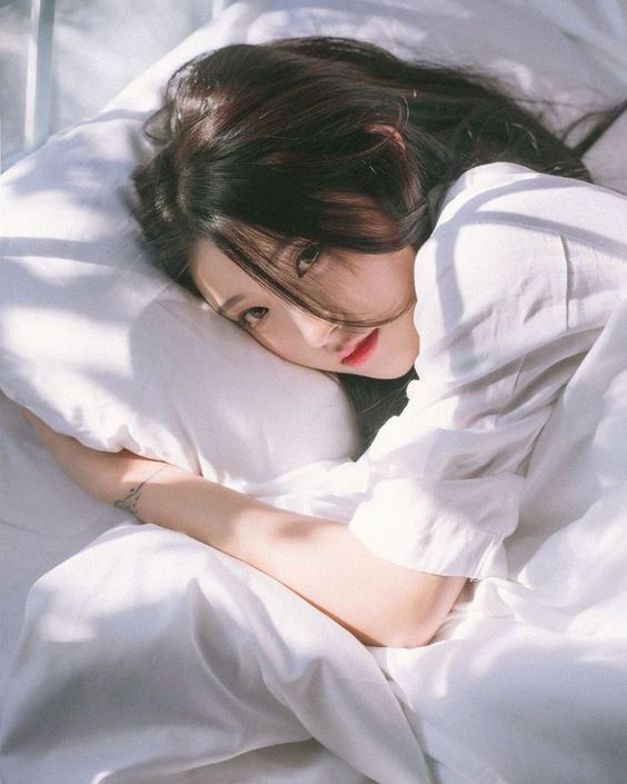 右躺姿勢睡覺。