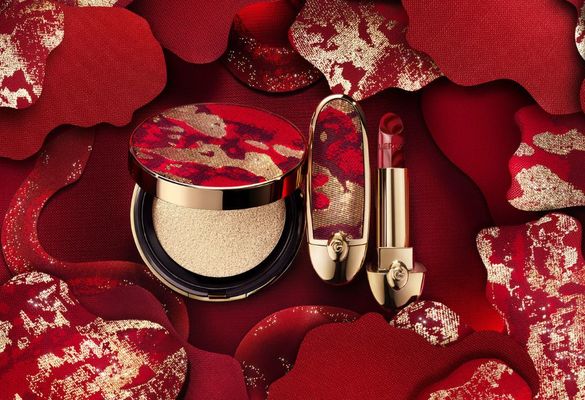 為迎接蛇年佳節，GUERLAIN呈獻期間限定的當「紅」彩妝產品。