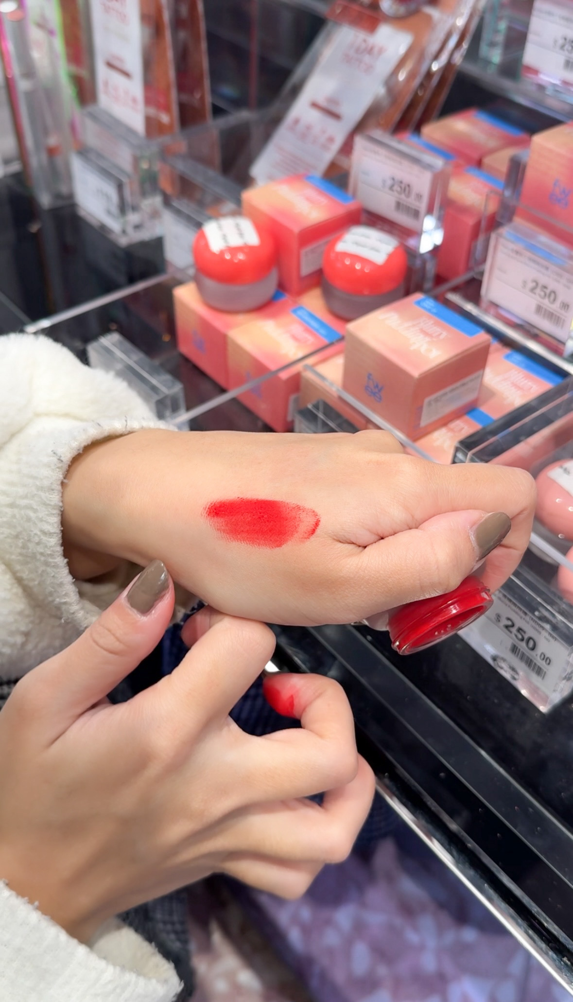 輕輕一抺就能推開,非常易推!