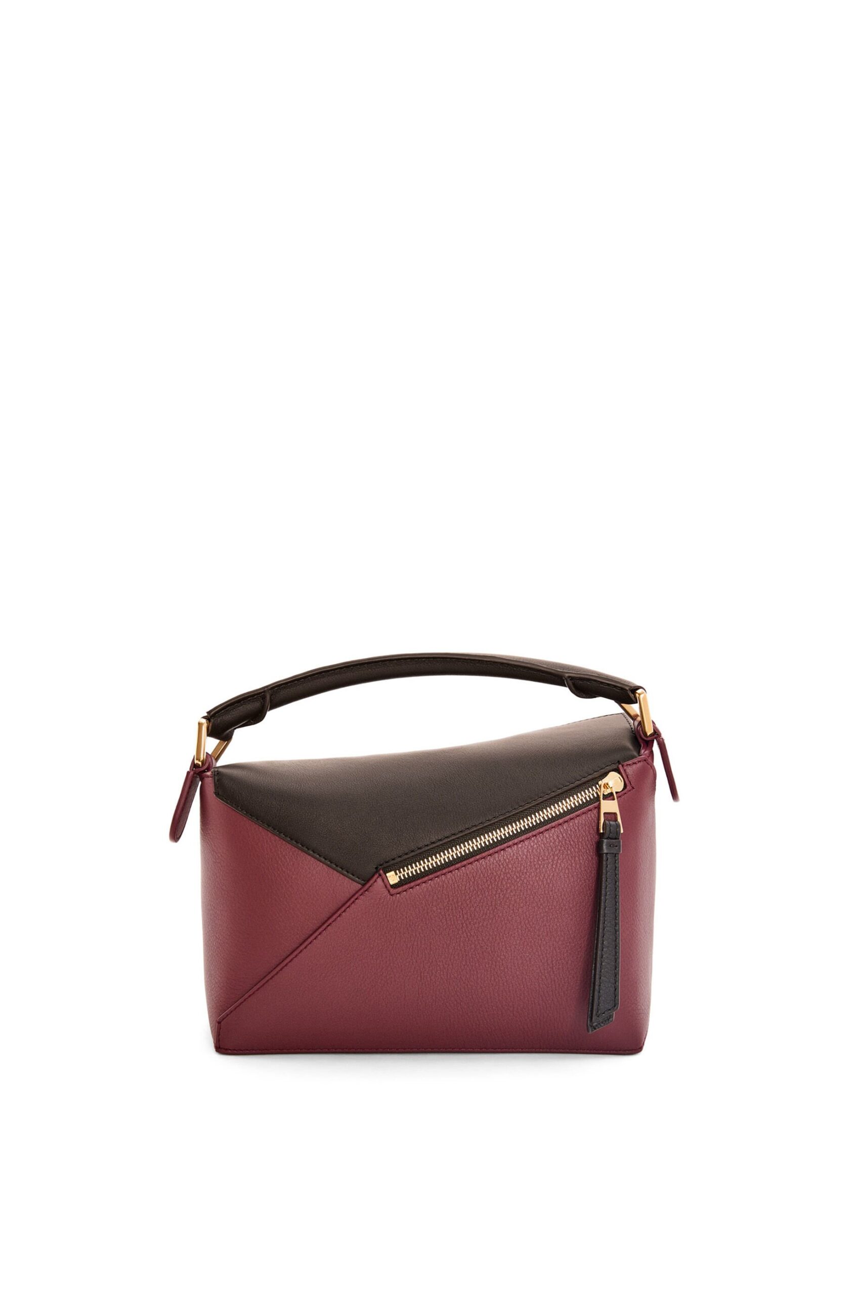 拉鍊搭配小牛皮拉鍊頭。