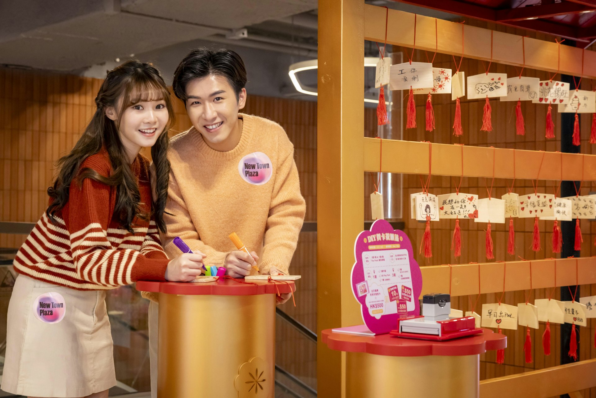 在開運打卡區寫下心願。