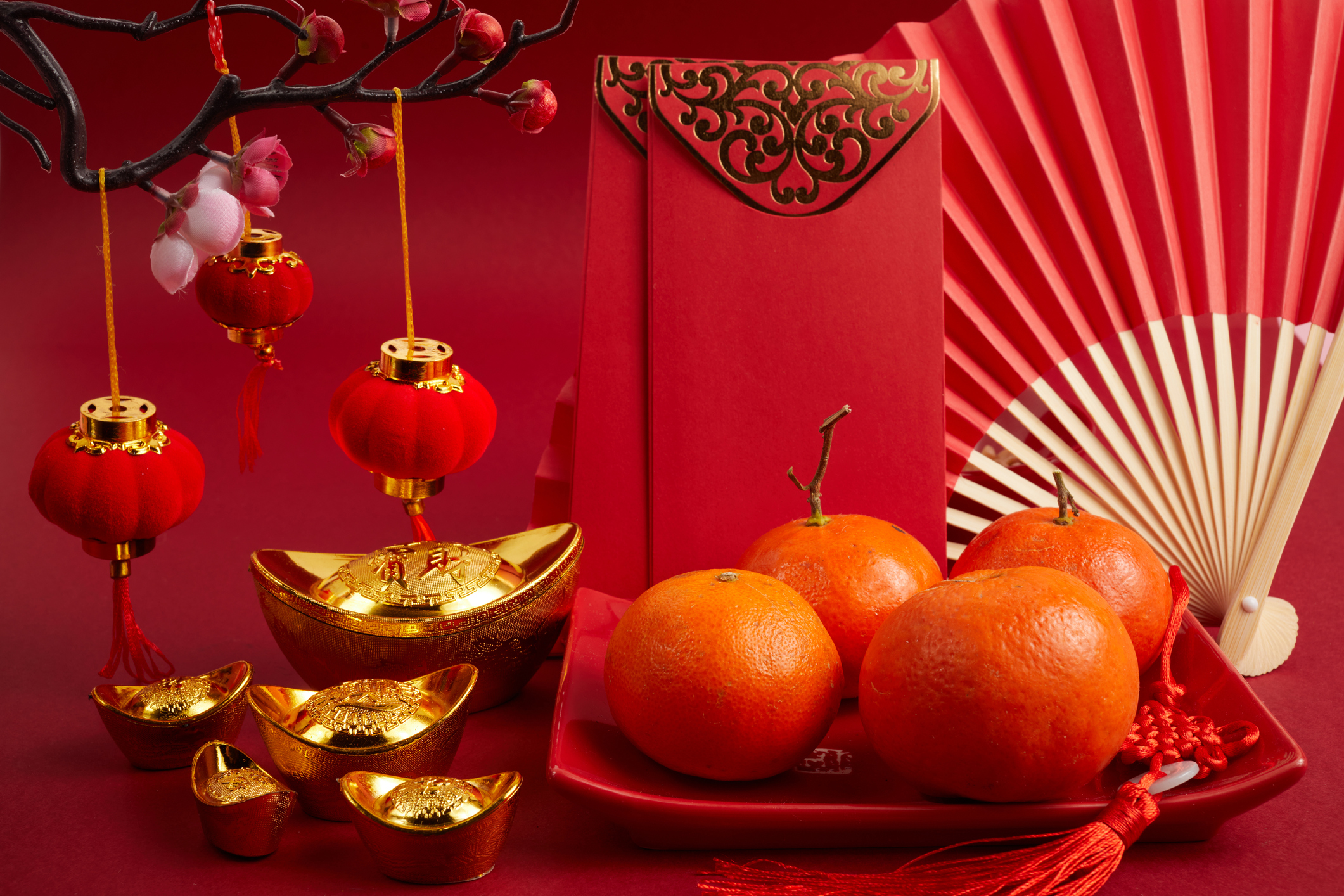 年初一是農曆新年的開始，代表著舊的一年過去與新年的來臨，同時也是華人最具代表性的傳統節日之一。