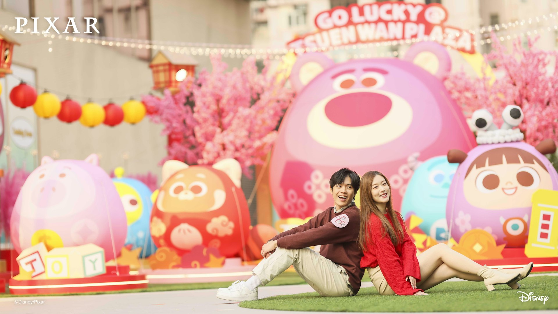 PIXAR角色還化身成達摩造型，在5個打卡位陪大家拍照。