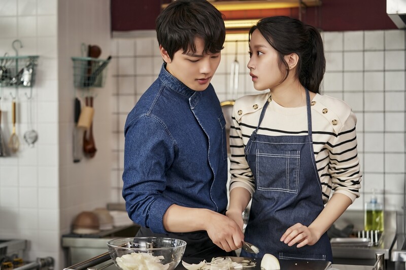 初四不宜在廚房談情說愛，換個地方聊吧！