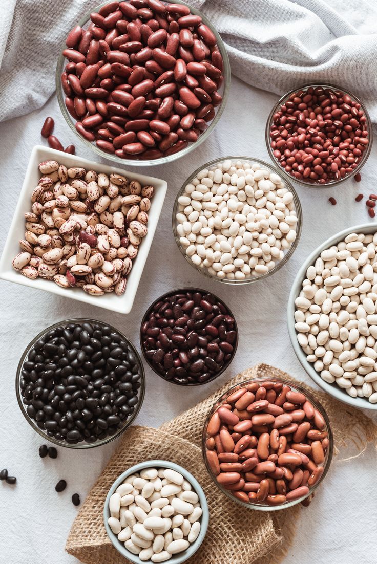豆類如黑豆、紅豆和鷹嘴豆等