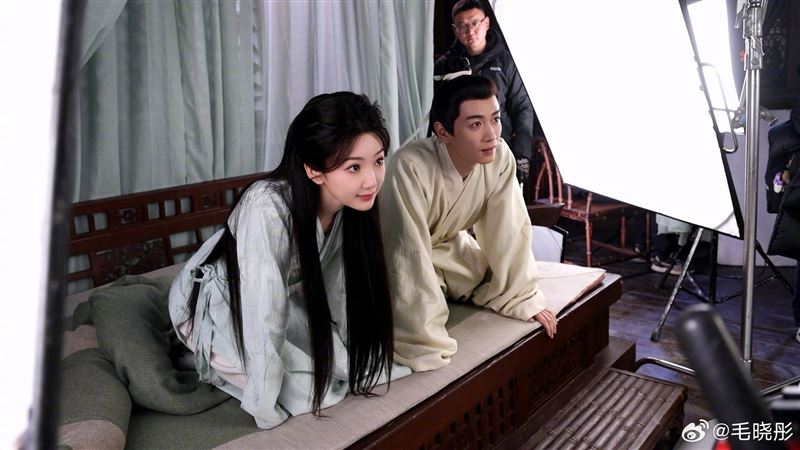 陳曉和毛曉彤多次合作而漸生情愫。