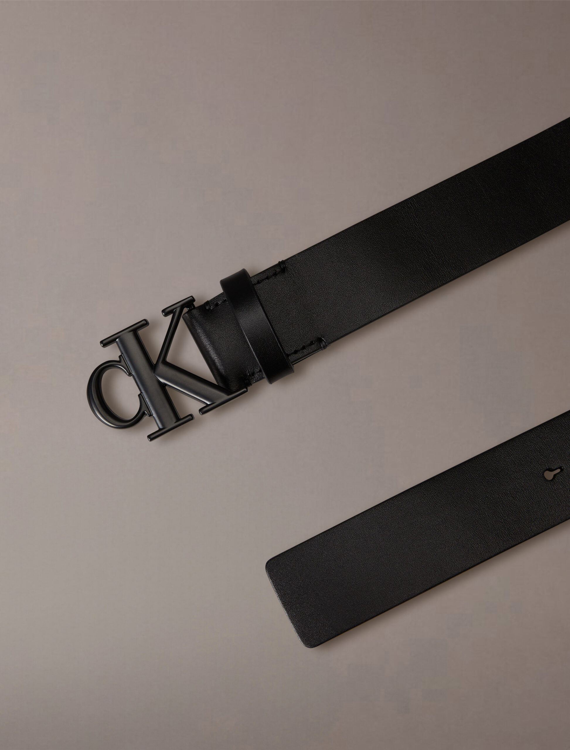 送男友或丈夫這樣的情人節禮物，不僅能提升他的整體造型，更能突顯他的品味，是情人節的完美之選！