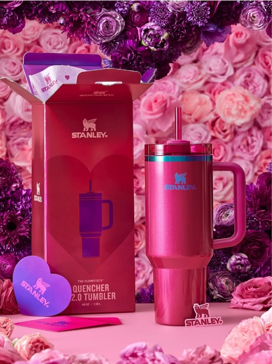 Stanley推出了情人節限定色，還有多款時尚色系可選，無論是送男友、女友，或當作情侶對杯都很合適。