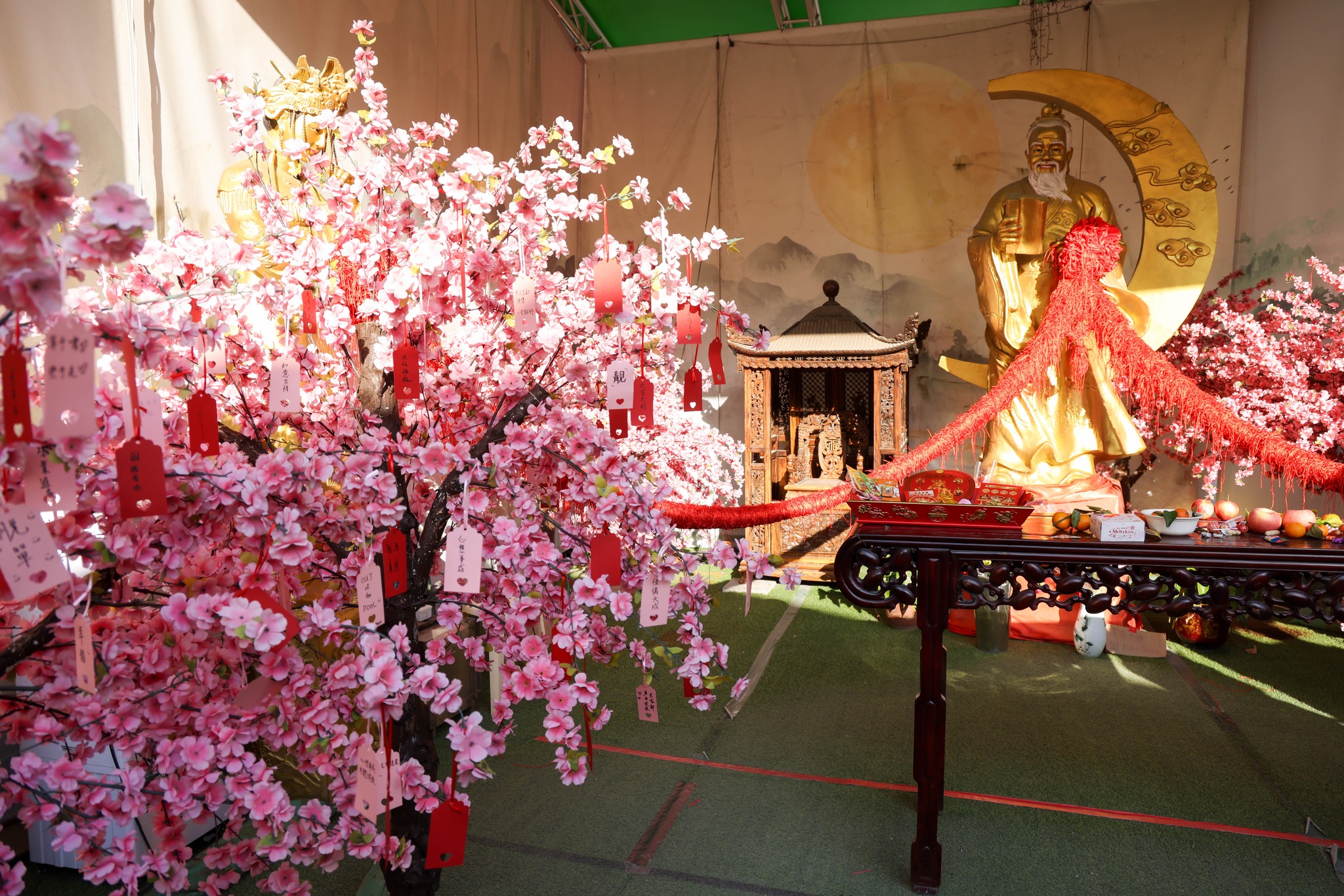 拜月老綁紅繩求姻緣!