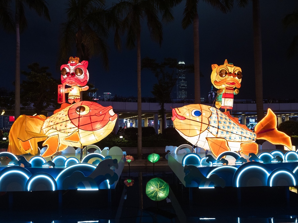 《燈魚躍動·歲歲豐盈》花燈的靈感來自年畫,寓意「年年有餘」,打卡一流!